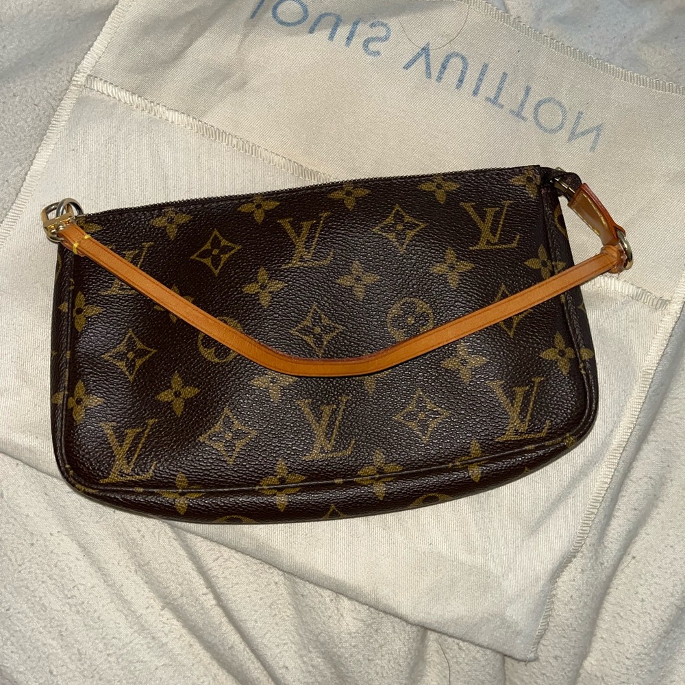 Authentic Louis Vuitton pochette handbag